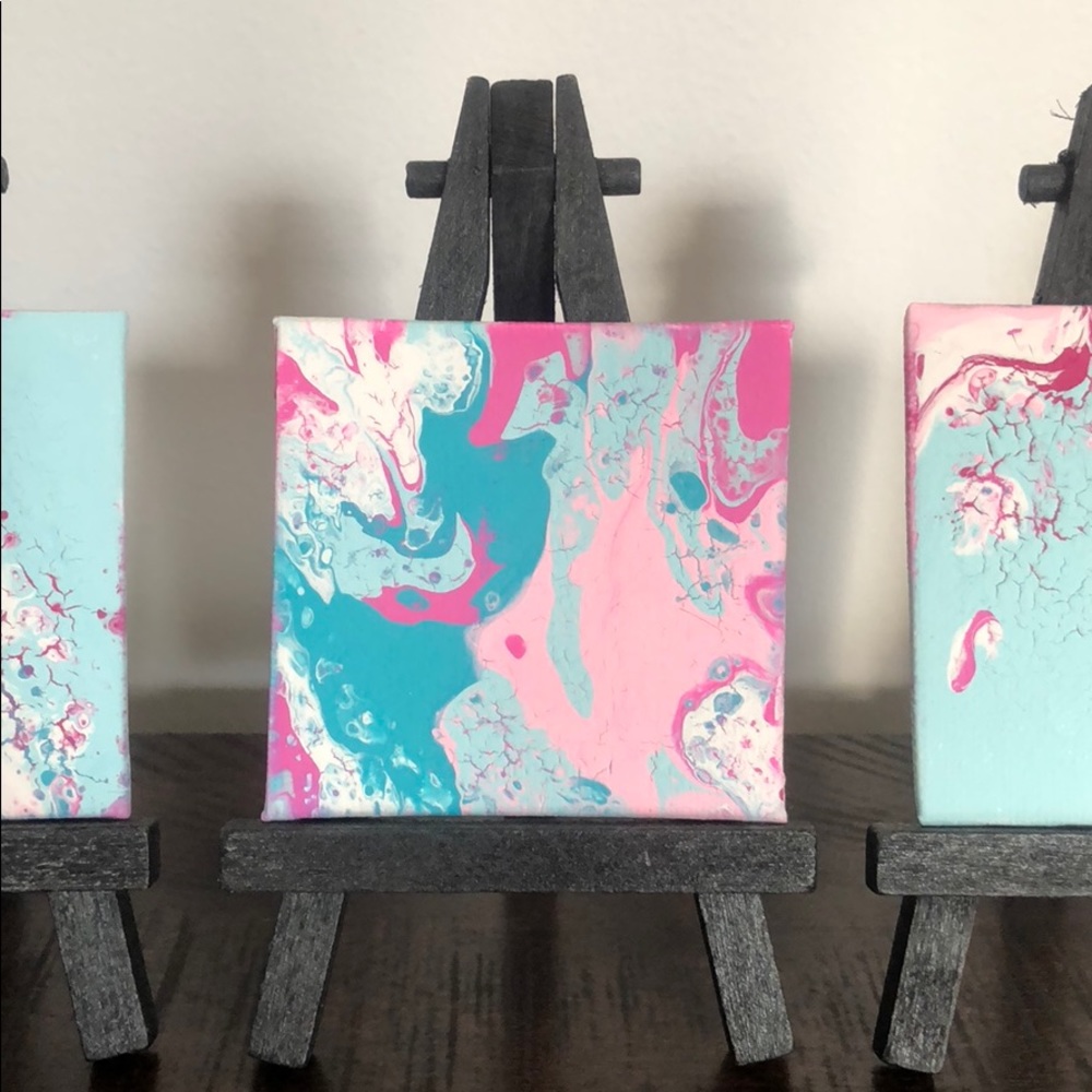 Set of 4 pour paintings on flat canvas with stands